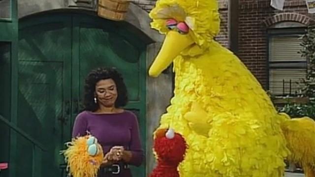 Zoe and Elmo take turns