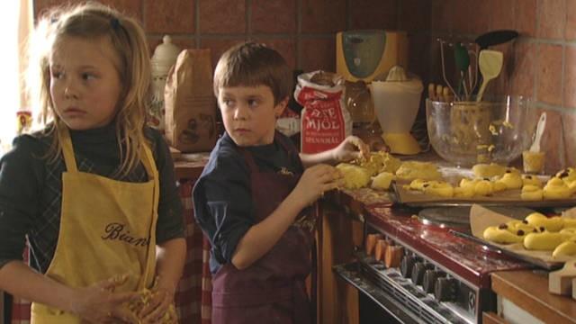What are Ronny and Julia hiding under the bed?