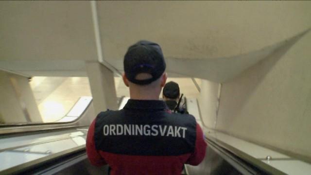 Vakterna får fullt upp vid löningshelg