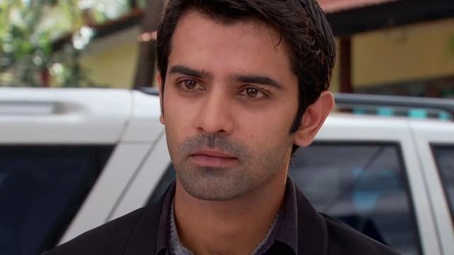 Arnav asks Khushi to pay