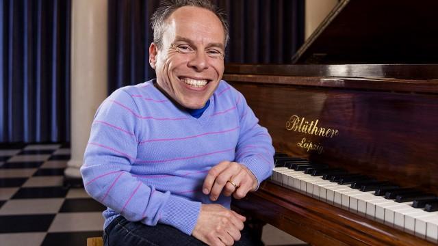 Warwick Davis