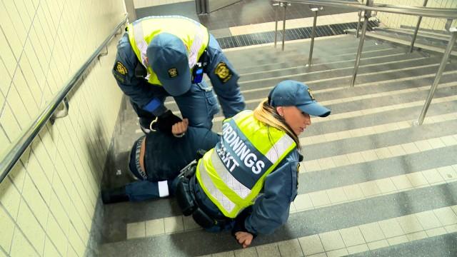 Hotfull man vid T-centralen