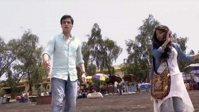 Naira Runs Into Karthik