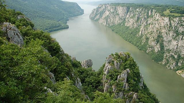 Wildes Serbien - Störche, Schluchten und Schakale