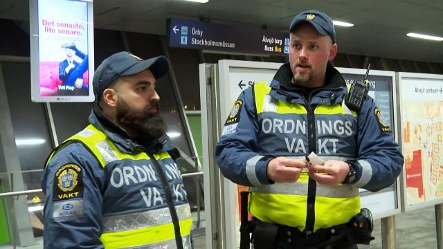 Ofredande på pendeltågsstation