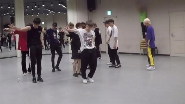 'HIT' Dance Practice Behind