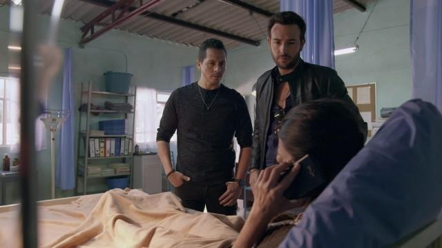 Dylan logra defenderse de un ataque mortal de El Ángel