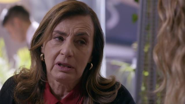 Rosario entra en razón y sospecha que la policía está detrás del secuestro de su hija