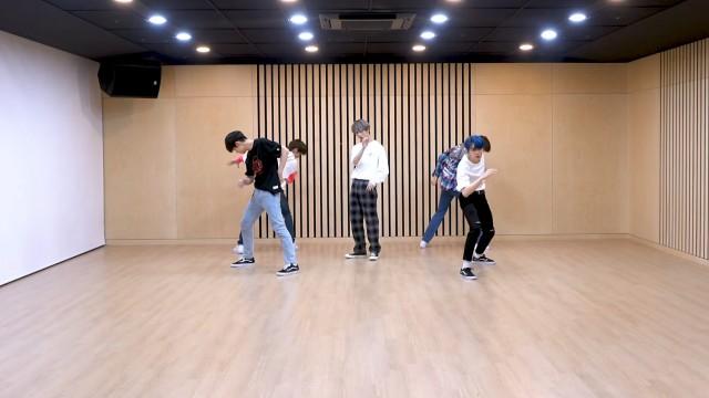 'Run Away' Dance Practice