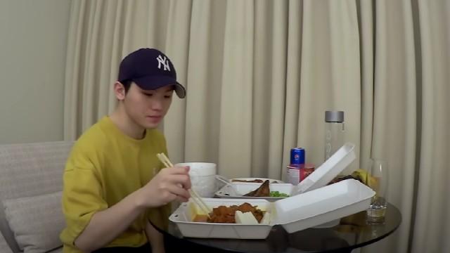 WOOZI's Dinner Mukbang in Chicago