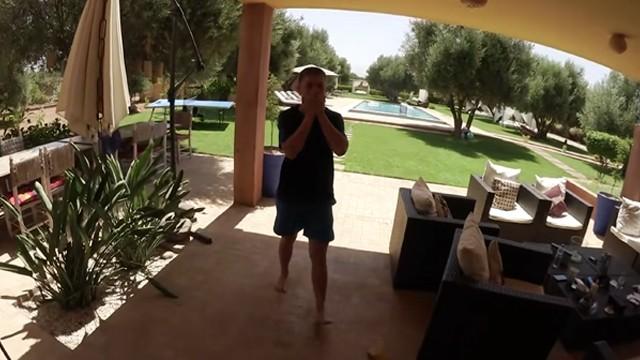 Énorme fou rire sur la glissade d'Inoxtag et de Michou