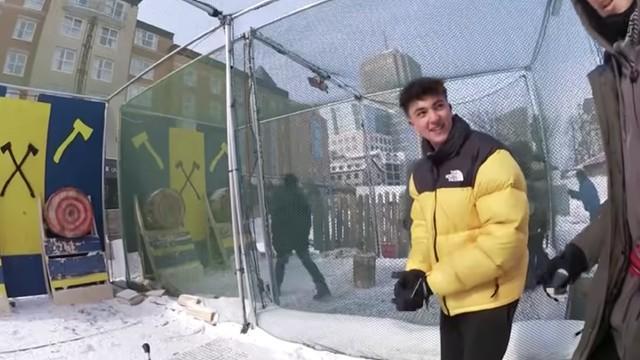 Le premier bisous d'Inoxtag au Canada