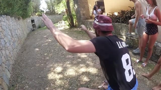 Je prends Inoxtag en photo pendant sa douche