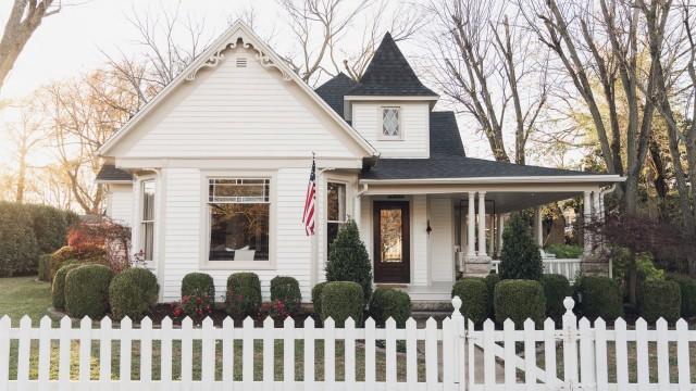 Victorian Hodgepodge Gets Modern Makeover