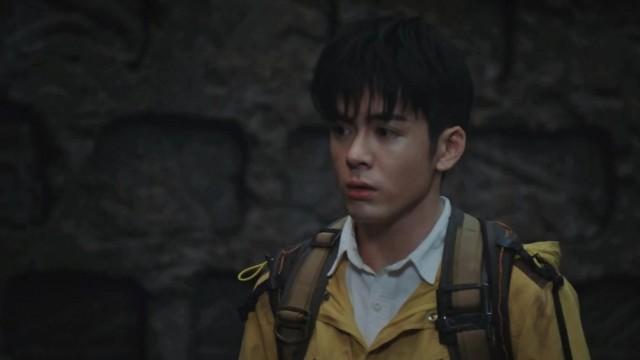 吴邪查看铁盘