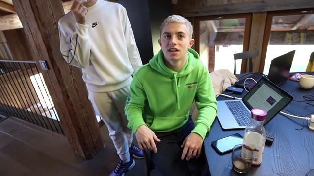 Les abonnés nous ont tendu un piège à la gare (on rate notre train)