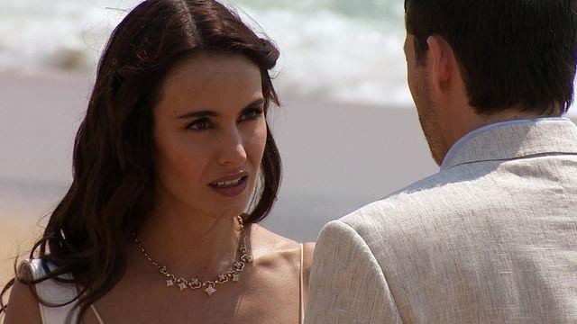 Patricio le dice a Bárbara que no la dejará sola