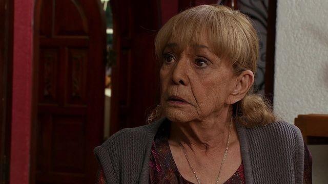 Conchita ayuda a Bárbara a escapar