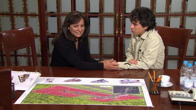 César va a buscar por Rolando con una pistola