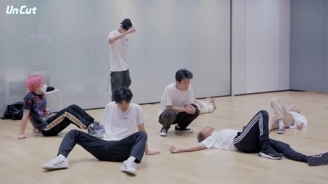 Take #4 : ‘Hello Future’ Dance Practice Behind the Scene