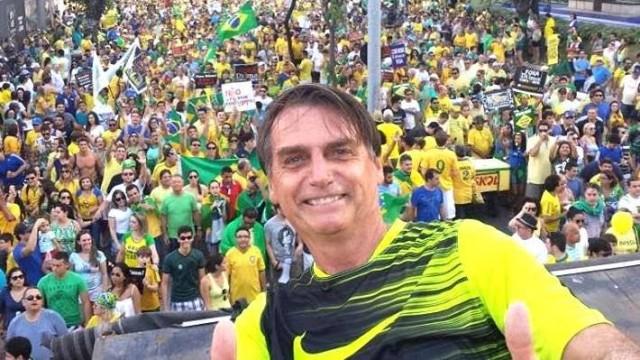 #163: Bolsonaro engolido pela própria fumaça