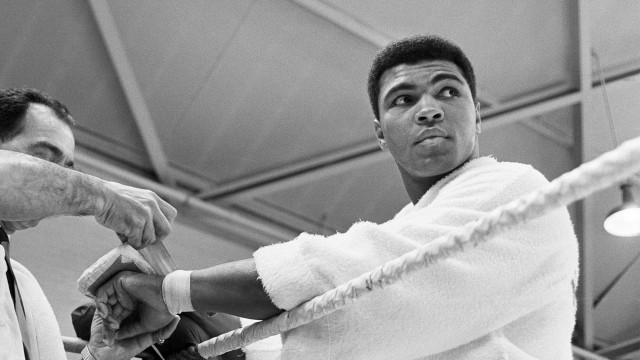 Muhammad Ali: Round Two - What's My Name? (1964-1970)