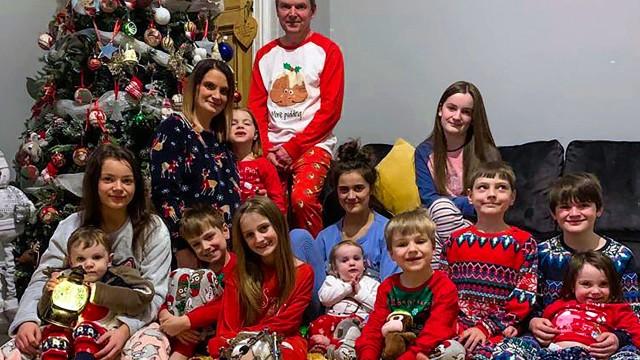 22 Kids & Counting at Christmas