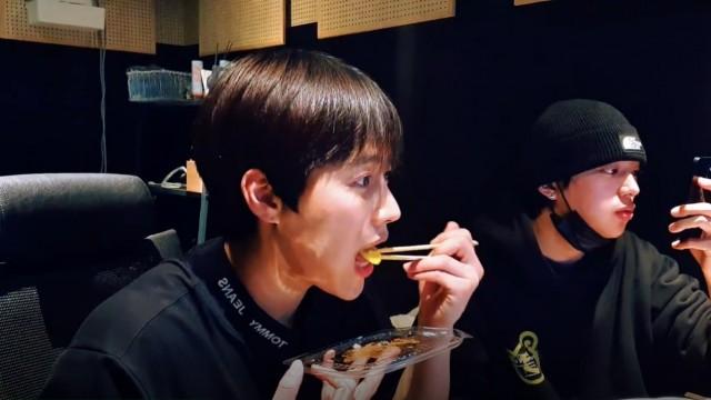 Weak Spicy Taster TEO Tries Yupgi Tteokbokki!!!!