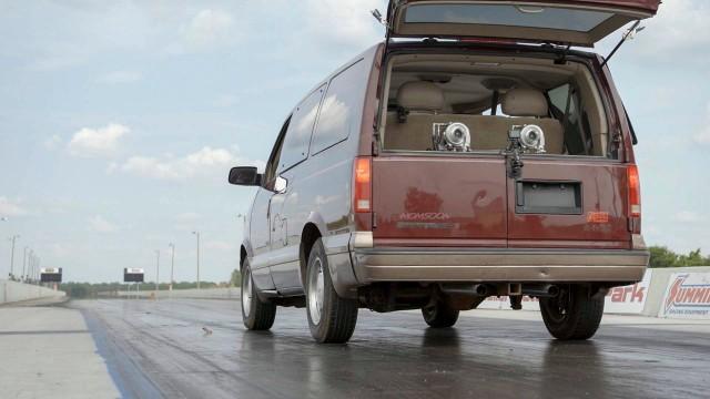 Minivan Drags: Meet the Momsoon