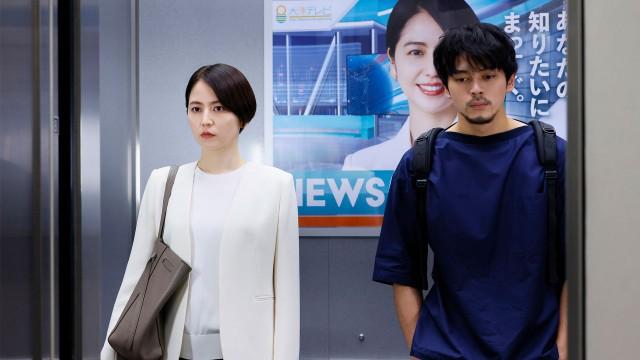 A girl's secret and a detective's manipulations
