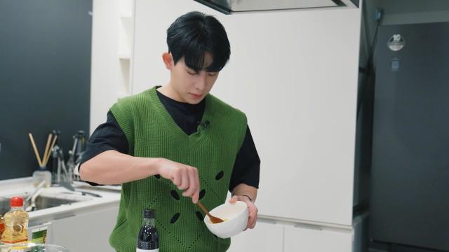 Making Tteokguk for New Year's Day