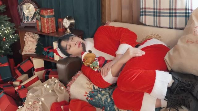 Behind the Scenes of 'Everyday Christmas' VCR Shooting