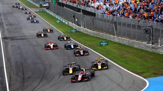 Dutch Grand Prix - Feature Race