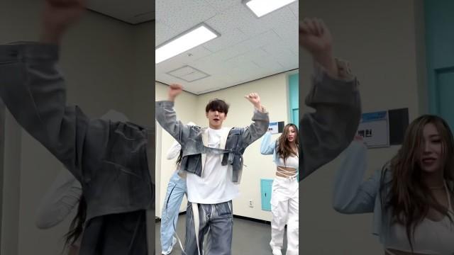 하룰 다 너에게 보내 〰️ | #Shorts #BAEKHYUN #BetchaChallenge