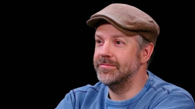 Jason Sudeikis Embraces Da Bomb While Eating Spicy Wings