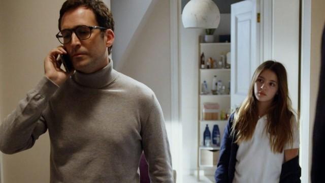 Jacinta escucha sospechosa conversación de Juanjo y le pide explicaciones