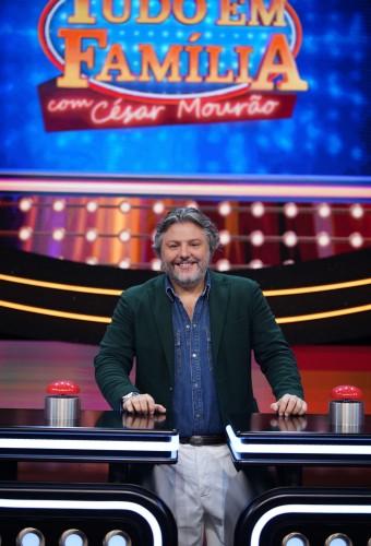 Family Feud, Tudo em Família com César Mourão