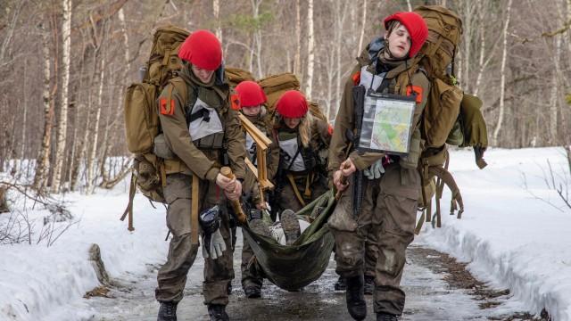 Fienden overfaller obersten og majoren