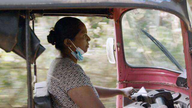 Conductoras de tuktuk en Sri Lanka