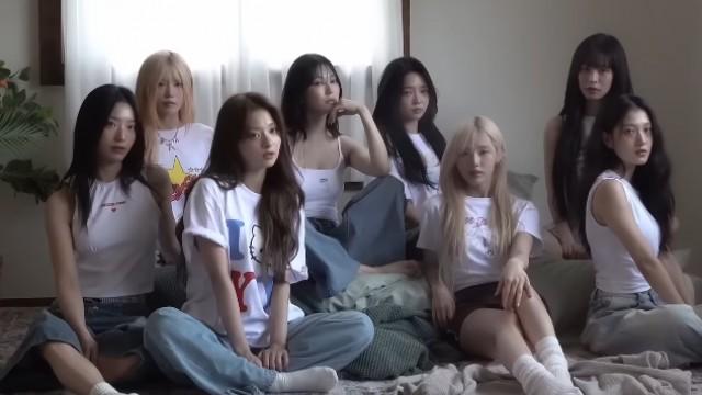 'Singles' Photo Shoot Behind