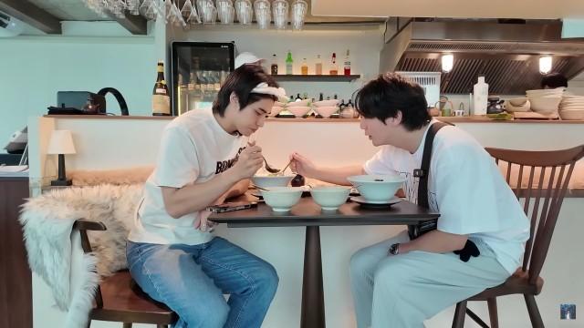 UpPoom eats delicious ramen at Ari area