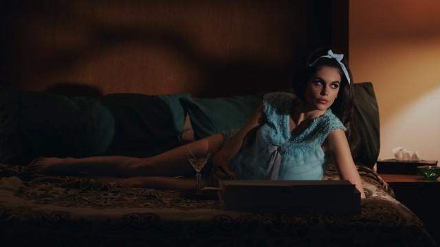 Maxine Swerves a Swerve