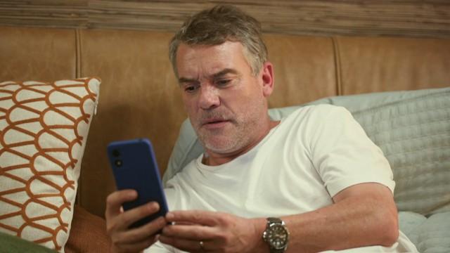 Coke vuelve a contactar a Josefa