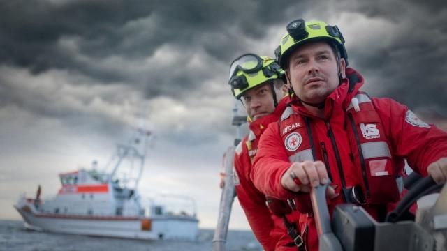 Überspült – Angler treibt aufs Meer