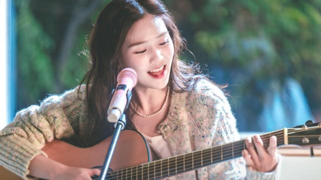 Hyojung (OH MY GIRL)