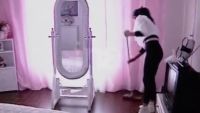 Le choc, le chic, le chèque.